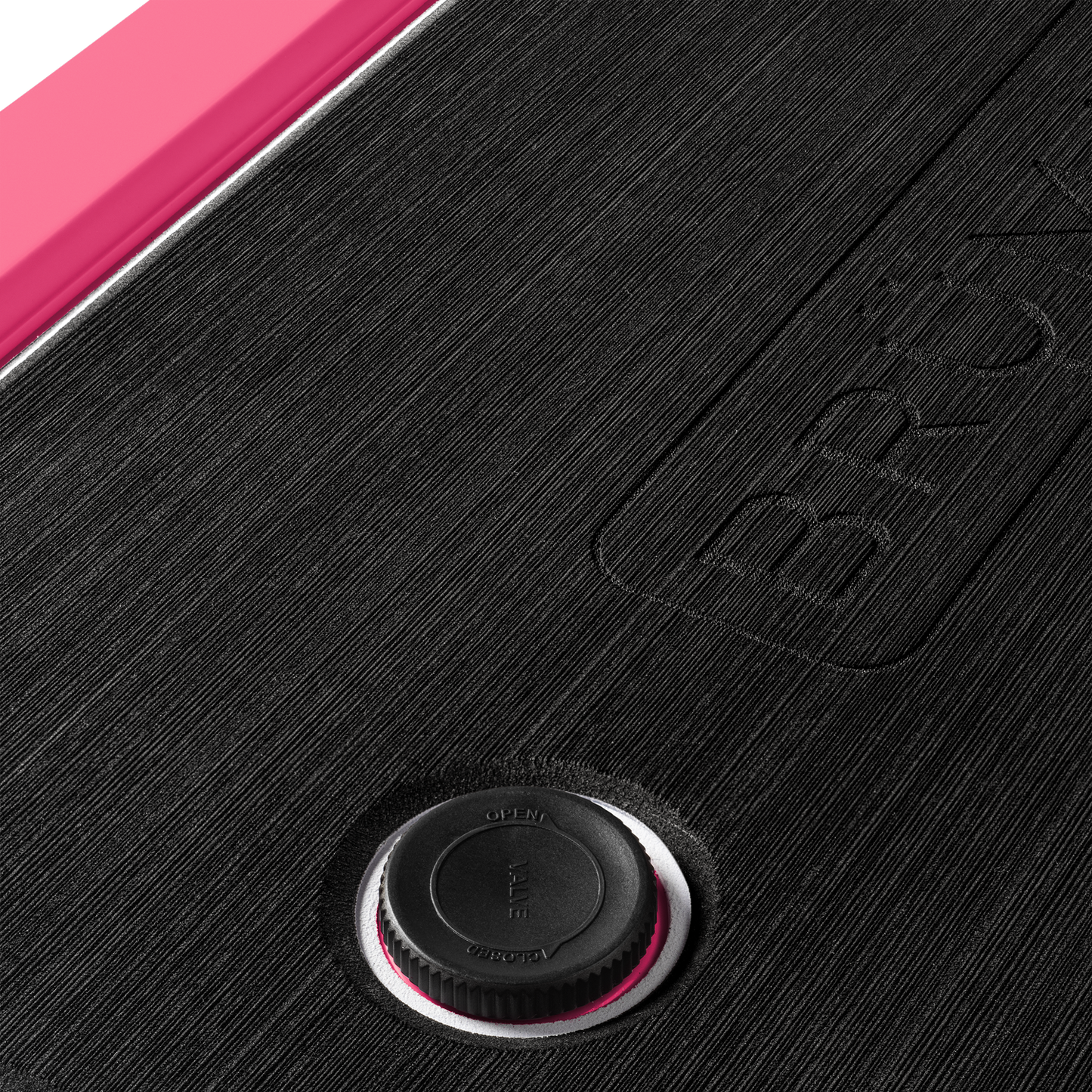 brutank-r0 brutank-55qt-neonpink-vent.png